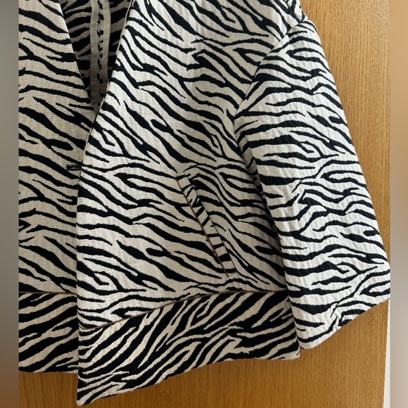 Zebra Print Zara Blazer - Picture 4 of 7